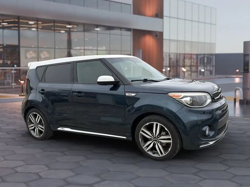Used 2018 Kia Soul + image 15