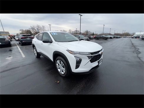 Used 2025 Chevrolet Trax LS image 2