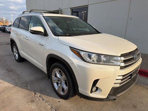 Used 2019 Toyota Highlander Limited image 2