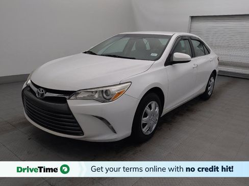 Used 2017 Toyota Camry LE image 1