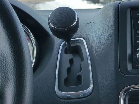 Used 2014 Dodge Grand Caravan SXT image 36