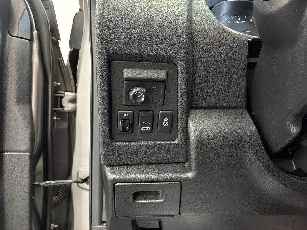 Used 2013 Nissan Rogue SL AWD/4WD image 11