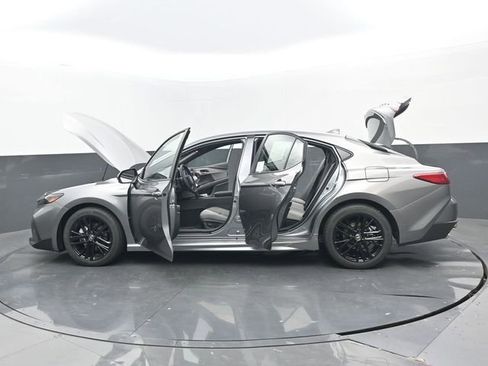 Used 2026 Toyota Camry SE image 32