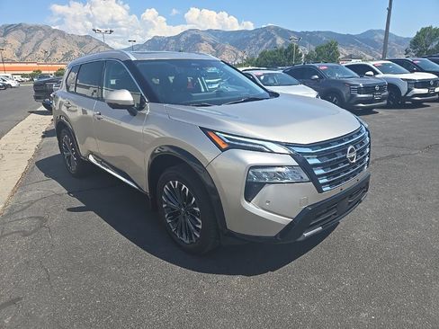 Used 2024 Nissan Rogue Platinum w/ Platinum Premium Package AWD/4WD image 3