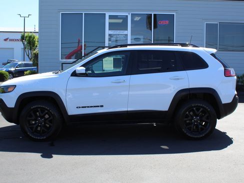 Used 2019 Jeep Cherokee Sport AWD/4WD image 3