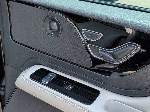 Used 2025 Lincoln Aviator AWD w/ Jet Appearance Package image 36