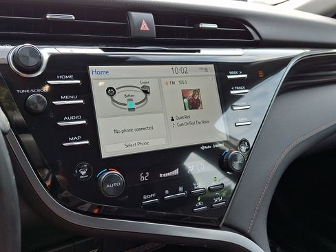 Used 2020 Toyota Camry XLE FWD image 23