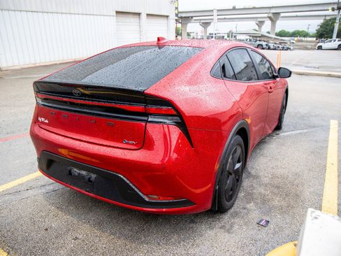 Used 2024 Toyota Prius LE FWD image 8