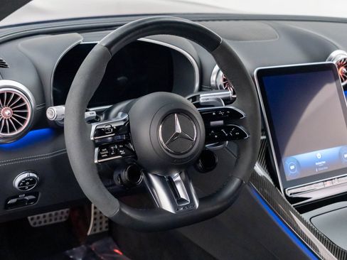 Used 2022 Mercedes-Benz SL 63 AMG 4MATIC w/ Driver Assistance Package image 12