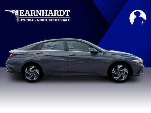 New 2025 Hyundai Elantra SEL image 9