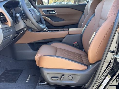New 2026 Nissan Rogue Platinum image 9