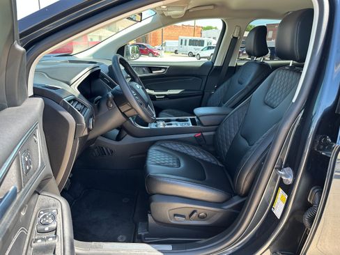 Used 2024 Ford Edge Titanium image 11