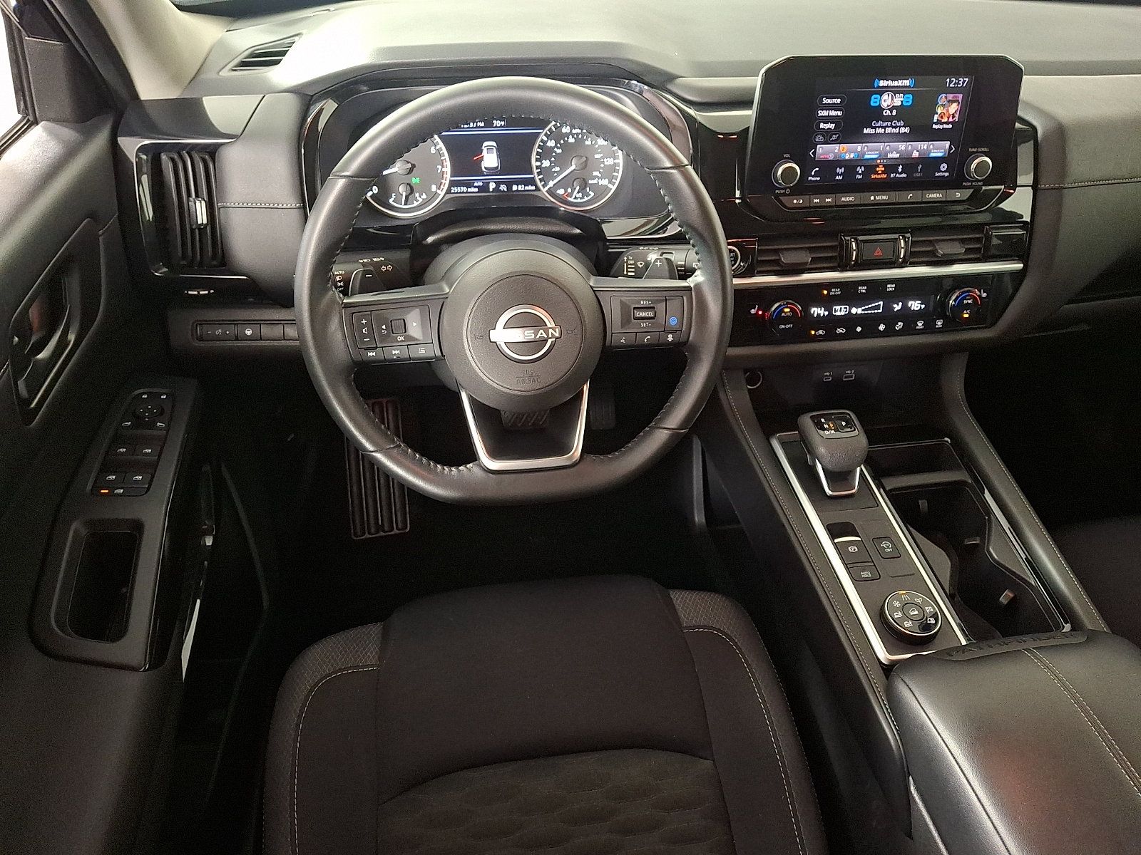 Used 2024 Nissan Pathfinder SV w/ Black Appearance Package AWD/4WD image 2