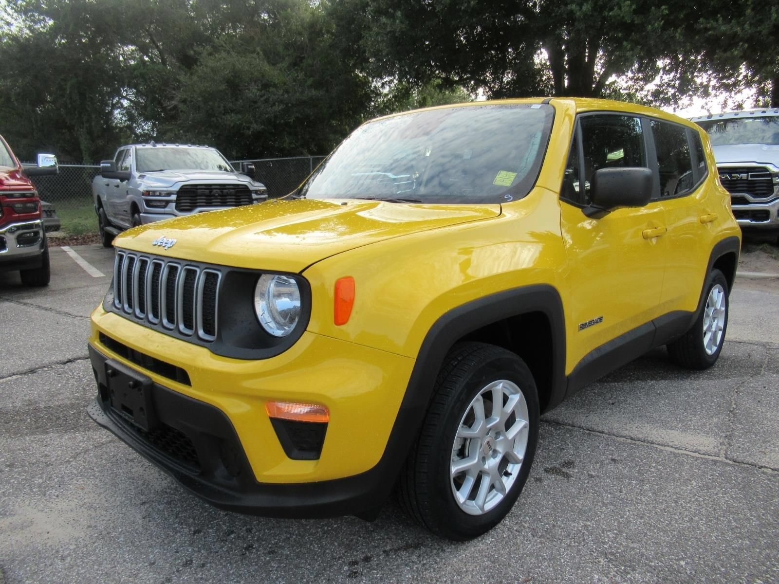 Certified 2023 Jeep Renegade Latitude AWD/4WD image 3