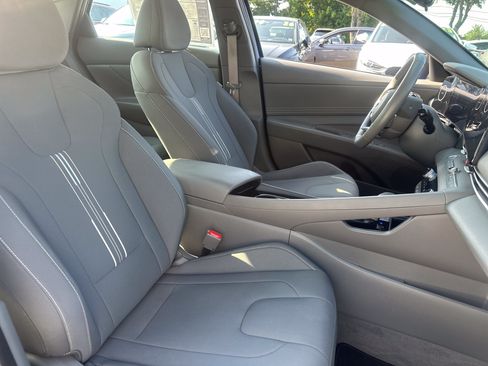 Used 2023 Hyundai Elantra SEL w/ Convenience Package FWD image 13