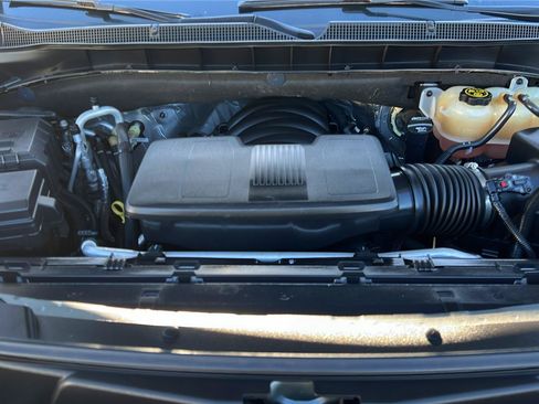 Used 2022 Chevrolet Suburban LT RWD image 19