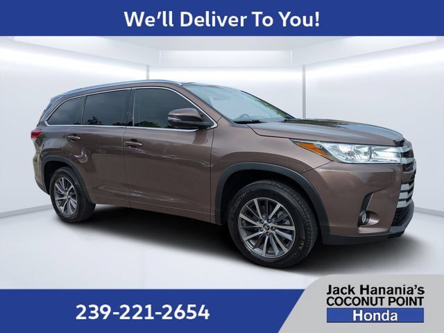 Used 2018 Toyota Highlander XLE FWD image 2