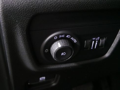 Used 2023 Jeep Grand Cherokee Limited w/ Black Appearance Package AWD/4WD image 18