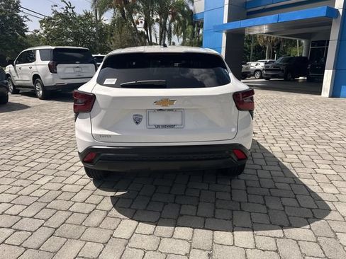 Used 2025 Chevrolet Trax LS FWD image 36
