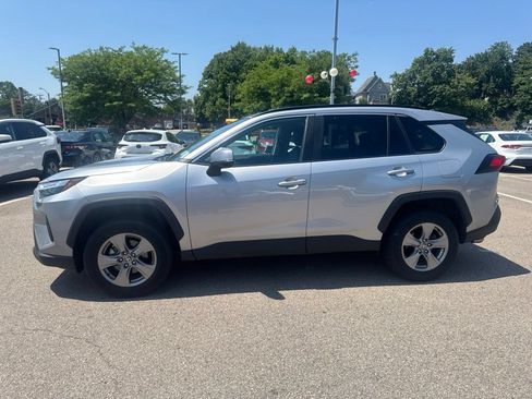 Used 2025 Toyota RAV4 XLE AWD/4WD image 3