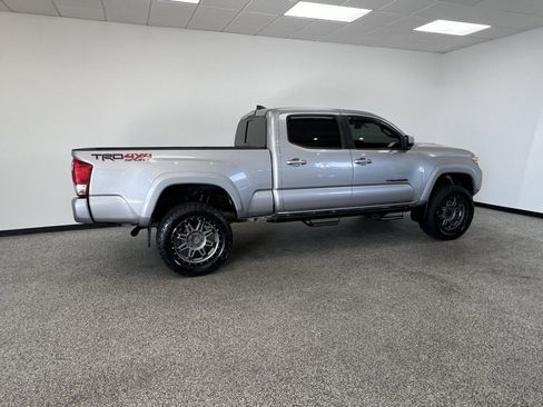 Used 2017 Toyota Tacoma TRD Sport image 21