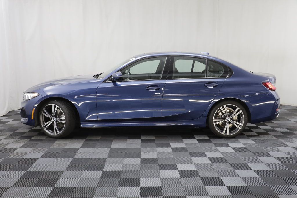 Used 2023 BMW 330i xDrive Sedan w/ Premium Package AWD/4WD image 4