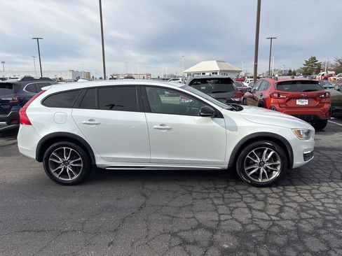 Used 2015 Volvo V60 T5 Cross Country w/ Climate Package image 2