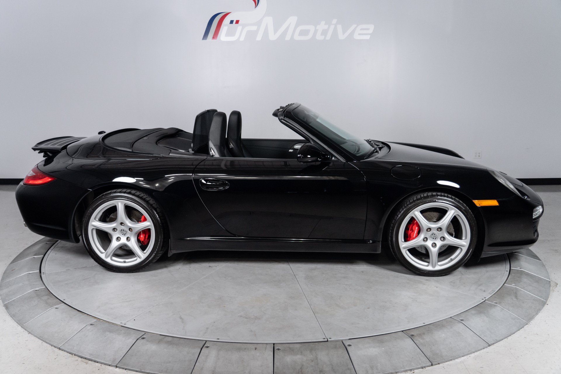 Used 2010 Porsche 911 Cabriolet image 12