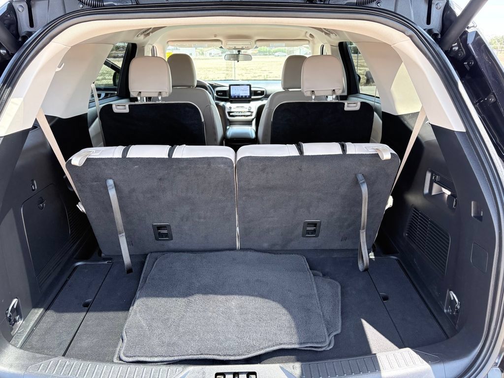 Used 2023 Ford Explorer XLT w/ Equipment Group 202A AWD/4WD image 27