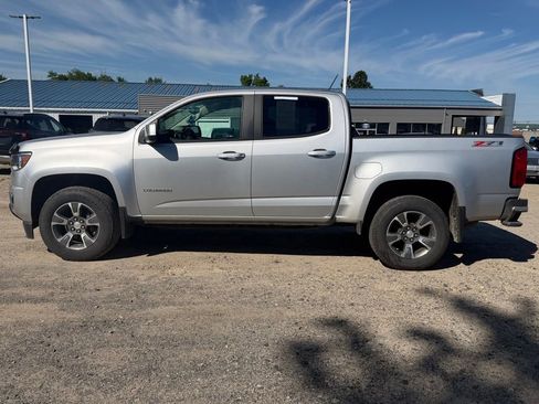 Used 2017 Chevrolet Colorado Z71 AWD/4WD image 2