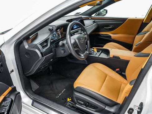Used 2025 Lexus ES 300h w/ Premium Package FWD image 18