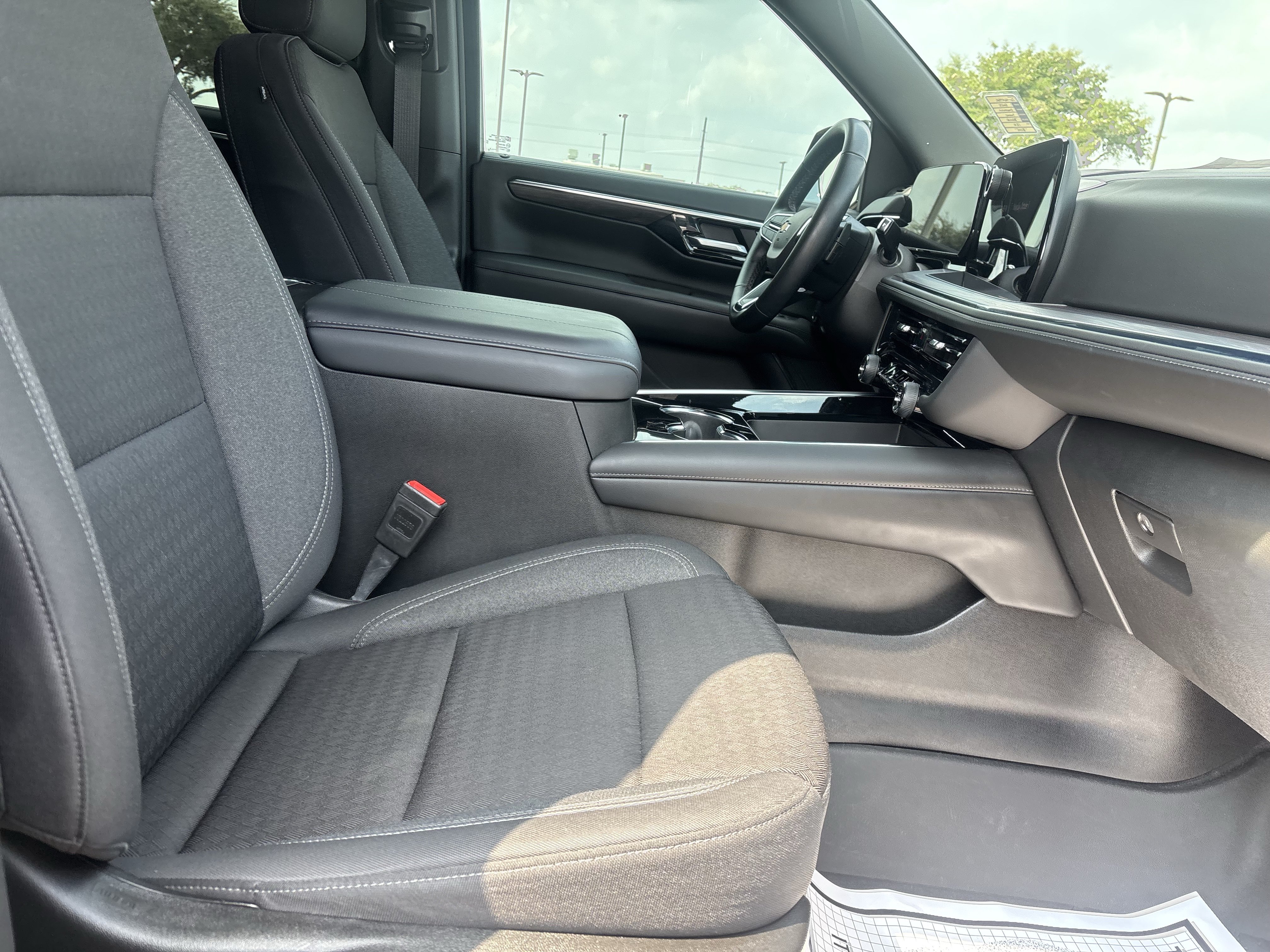 Used 2025 Chevrolet Tahoe LS RWD image 25
