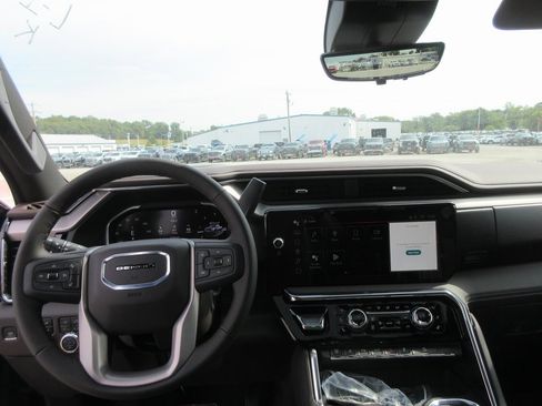 New 2026 GMC Sierra 2500 Denali w/ Denali Reserve Package image 17