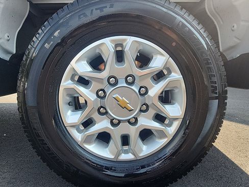 Used 2025 Chevrolet Silverado 2500 LT w/ All Star Edition AWD/4WD image 9