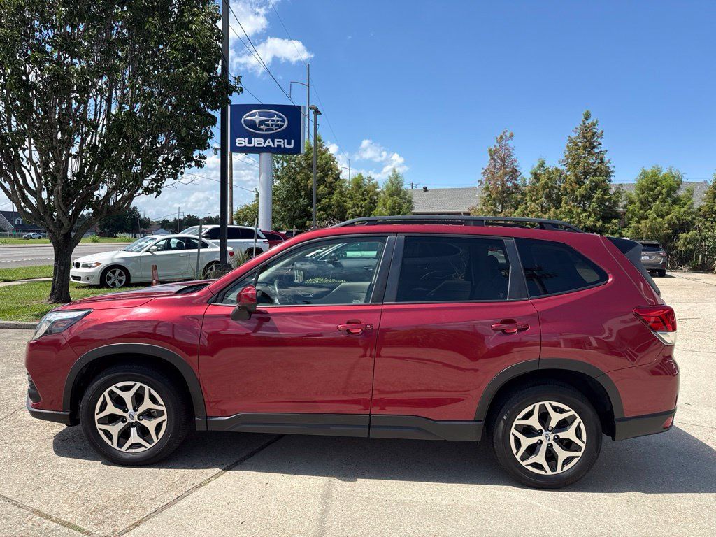 Used 2024 Subaru Forester Premium AWD/4WD image 4