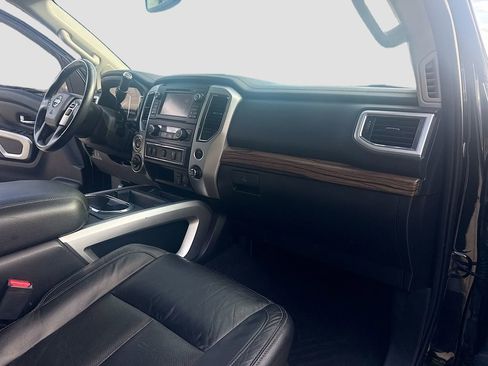 Used 2017 Nissan Titan SL image 31