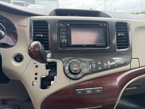 Used 2013 Toyota Sienna XLE FWD image 19