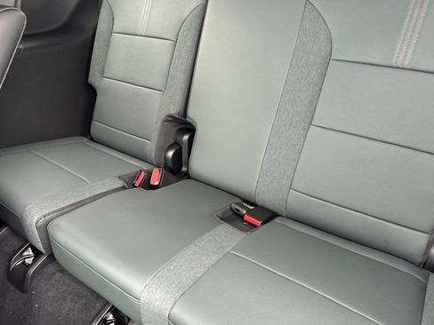 New 2026 GMC Acadia AT4 w/ Luxury Package AWD/4WD image 17