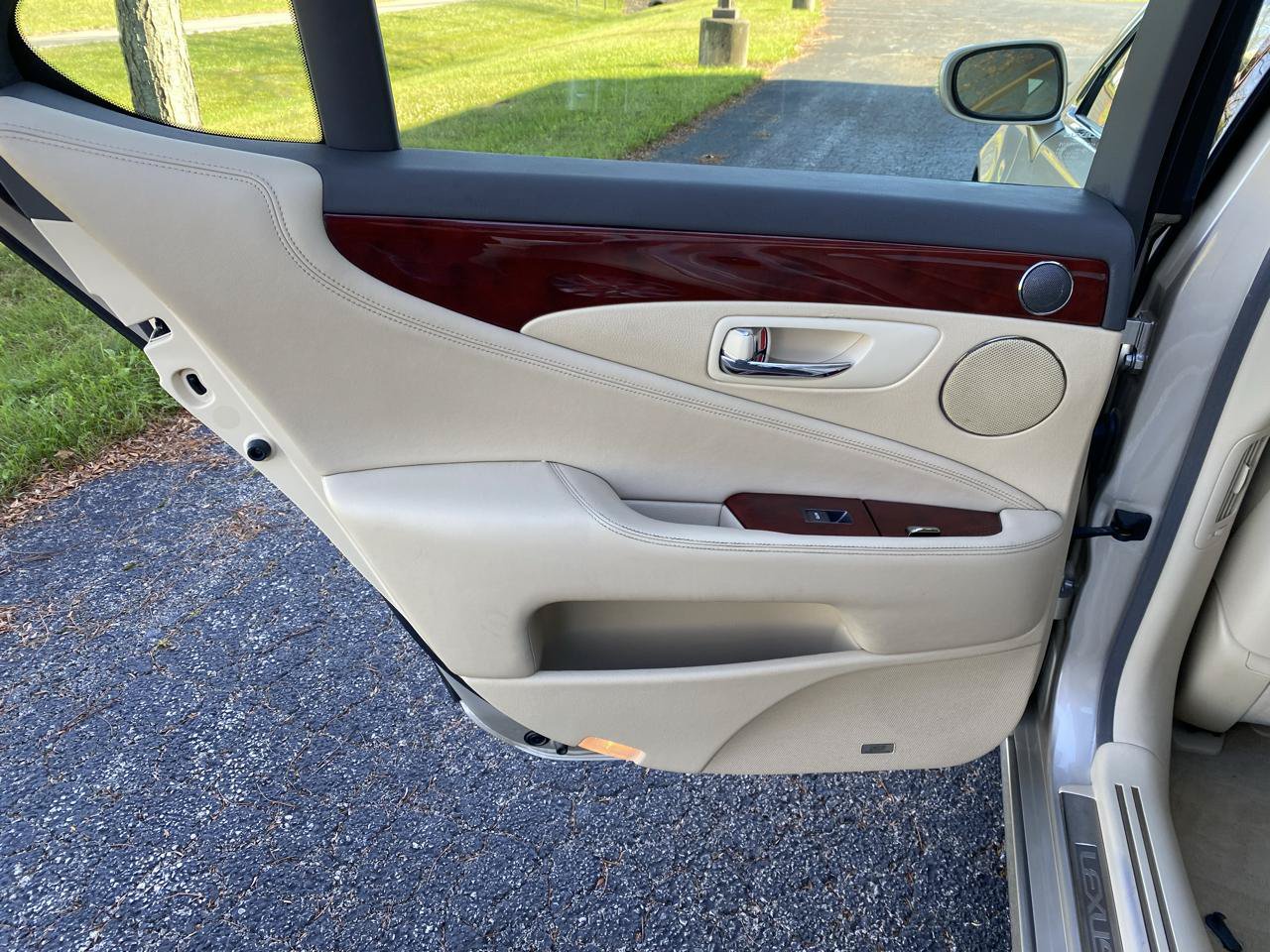Used 2011 Lexus LS 460 AWD w/ Luxury Value Edition image 25