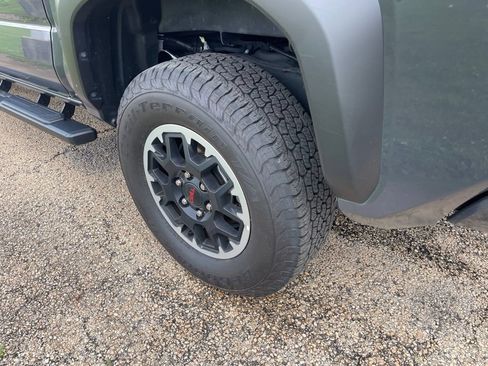 Used 2025 Toyota Tacoma TRD Off-Road w/ TRD Off Road Upgrade Package AWD/4WD image 4