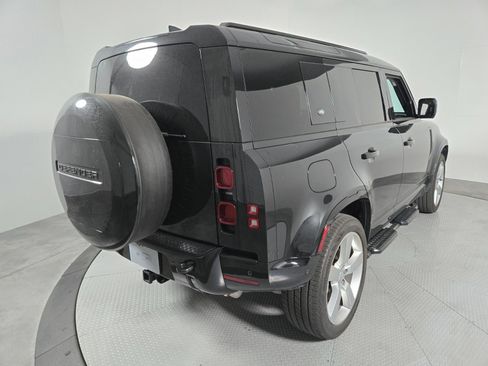 Used 2024 Land Rover Defender 110 X-Dynamic SE AWD/4WD image 2