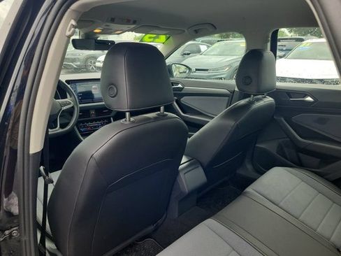 Used 2025 Volkswagen Jetta SE FWD image 12