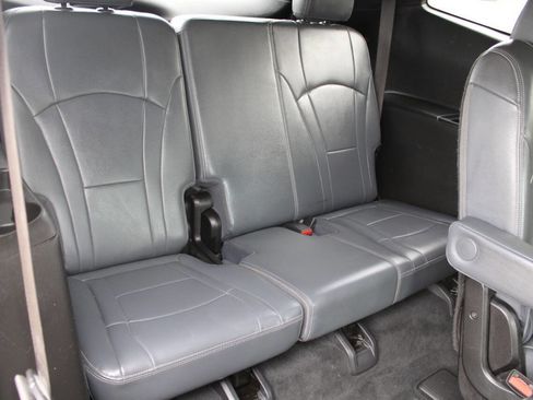 Used 2022 Buick Enclave Premium FWD image 13