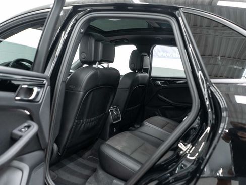 Used 2024 Porsche Macan AWD/4WD image 30