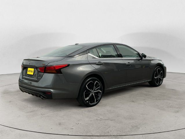 Used 2025 Nissan Altima 2.5 SR AWD/4WD image 5