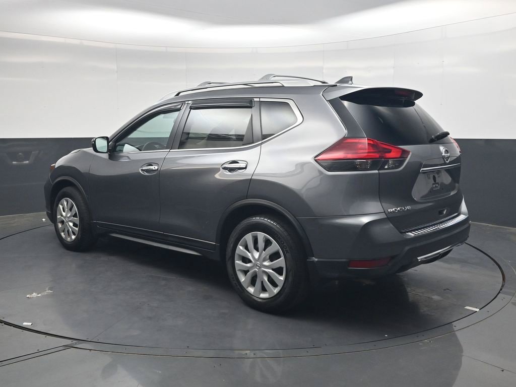 Used 2017 Nissan Rogue S w/ S Appearance Package FWD image 6