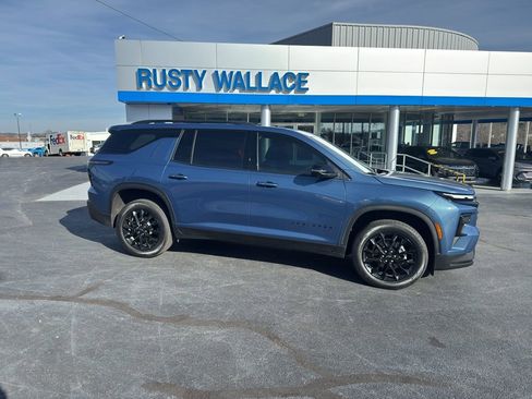 Certified 2024 Chevrolet Traverse LT w/ Midnight/Sport Edition image 2