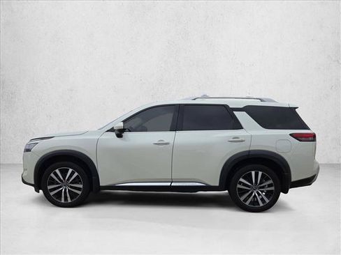 Used 2023 Nissan Pathfinder Platinum w/ Black Appearance Package FWD image 6