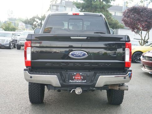 Used 2017 Ford F250 Lariat w/ Chrome Package image 4