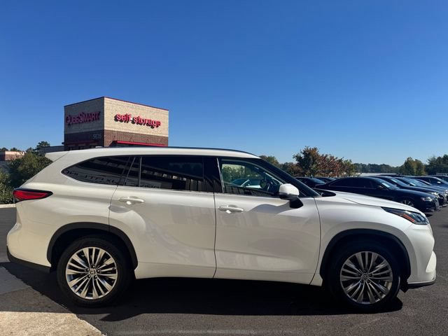 Used 2020 Toyota Highlander Platinum FWD image 4